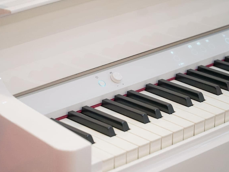 Cận cảnh ROLAND GP-9M PW tại Piano House